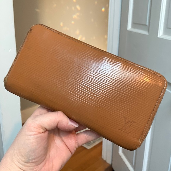 2006 authentic Louis Vuitton tan Epi leather zippy wallet - Picture 1 of 17